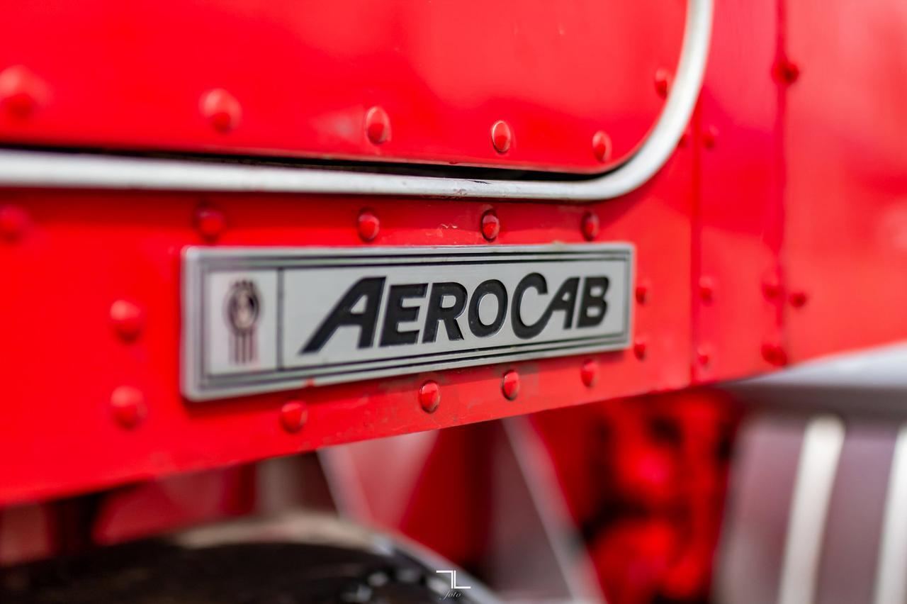 2004 Kenworth W900L Tractor Sleeper Red Deer AB