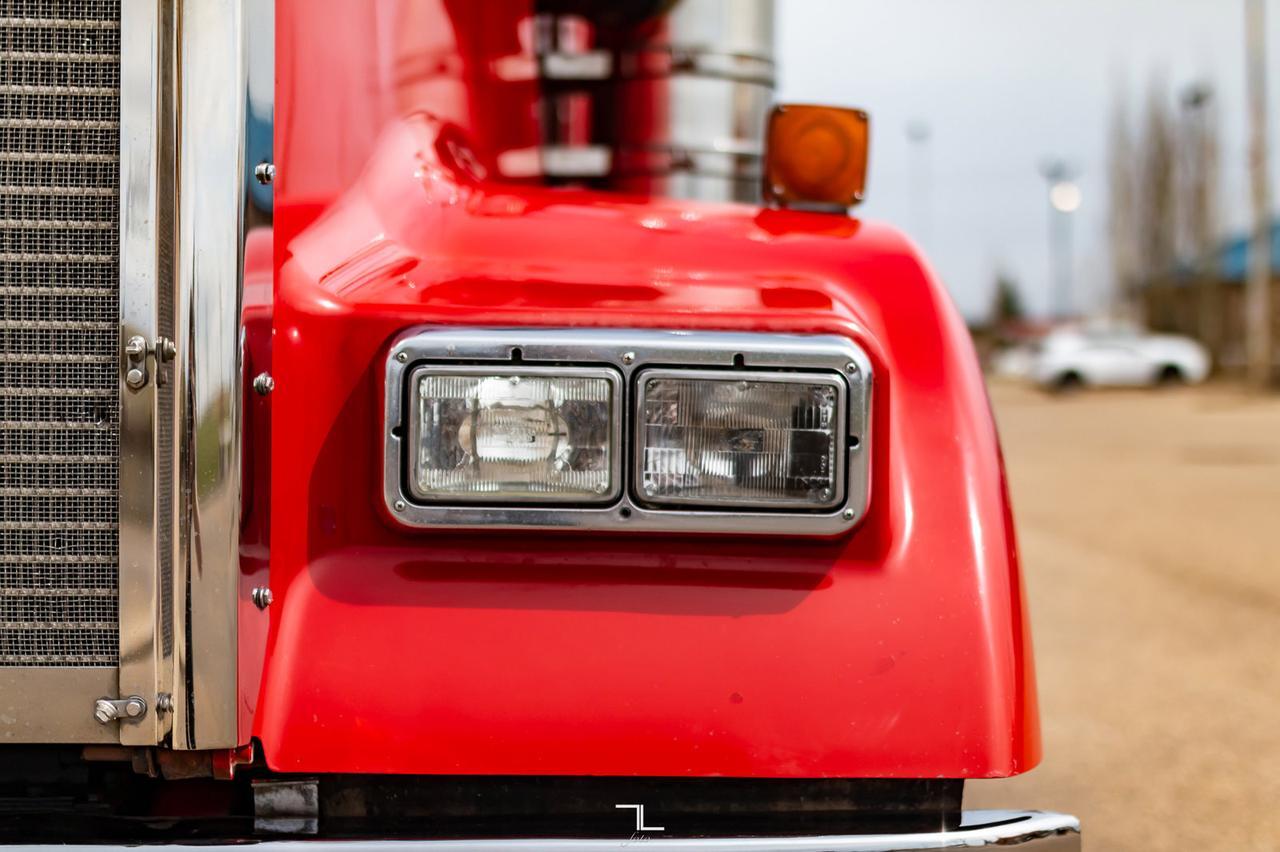 2004 Kenworth W900L Tractor Sleeper Red Deer AB