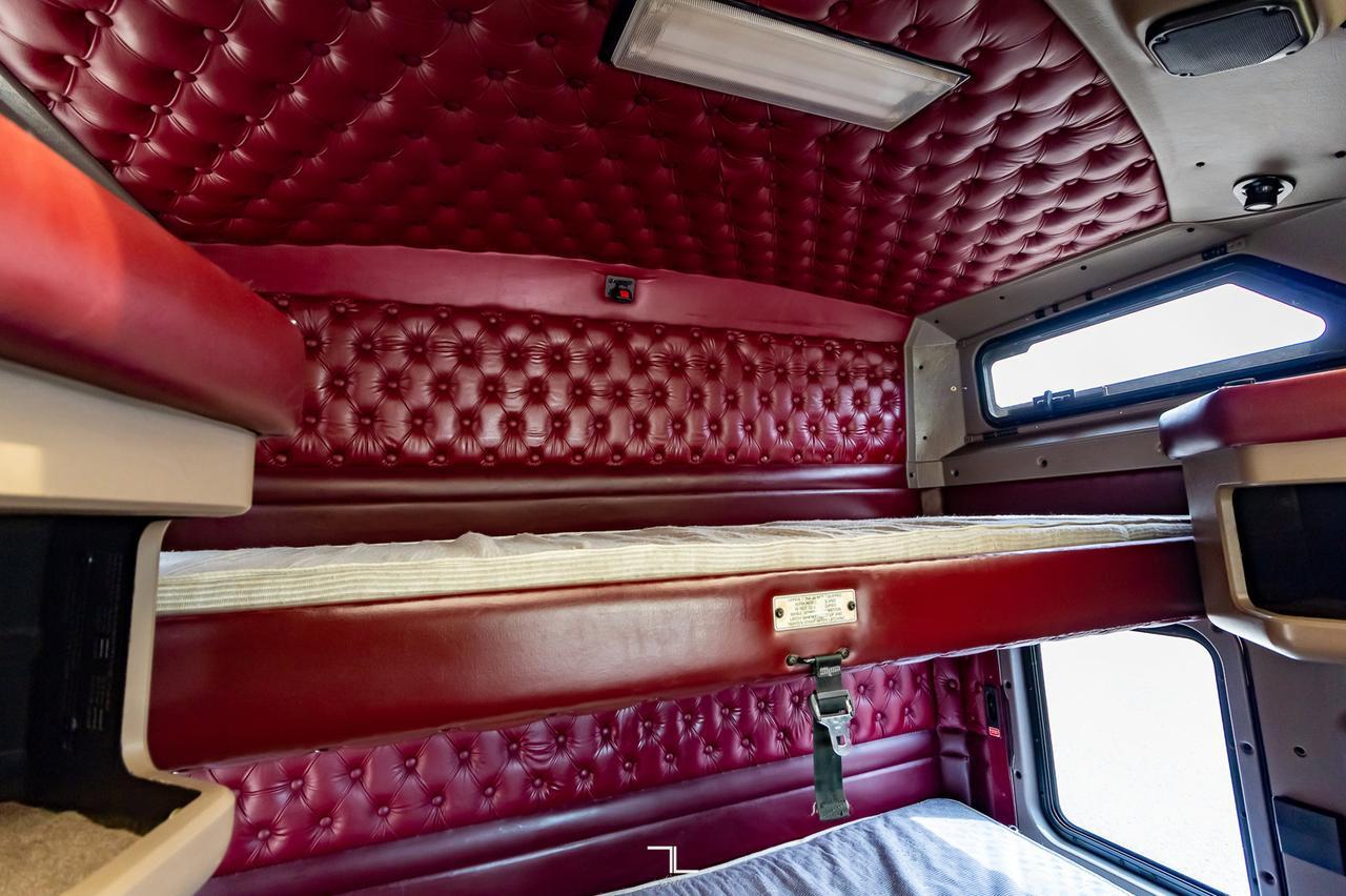 2004 Kenworth W900L Tractor Sleeper Red Deer AB