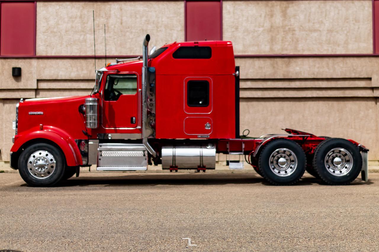 2004 Kenworth W900L Tractor Sleeper Red Deer AB