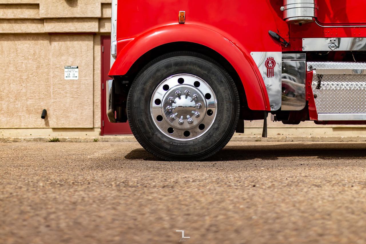 2004 Kenworth W900L Tractor Sleeper Red Deer AB