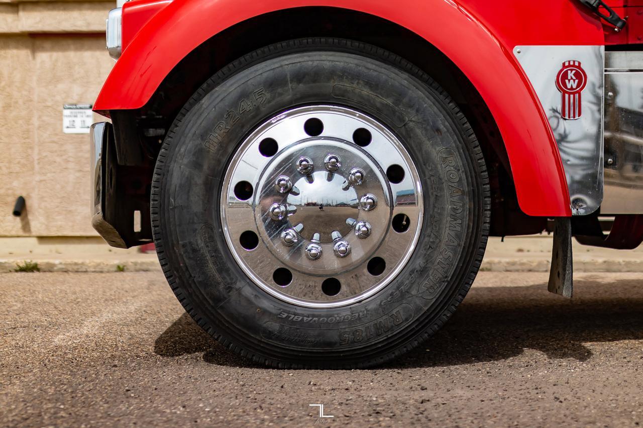 2004 Kenworth W900L Tractor Sleeper Red Deer AB