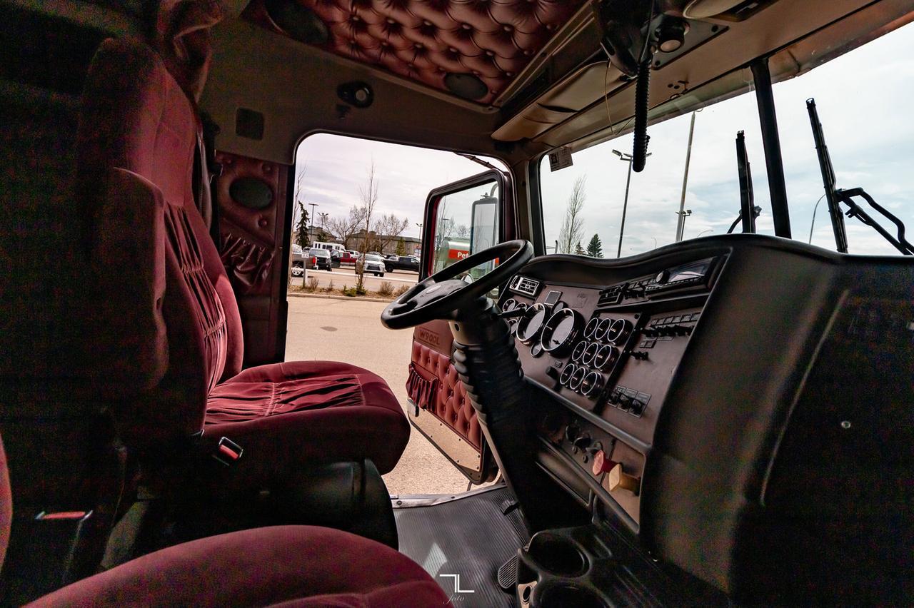 2004 Kenworth W900L Tractor Sleeper Red Deer AB