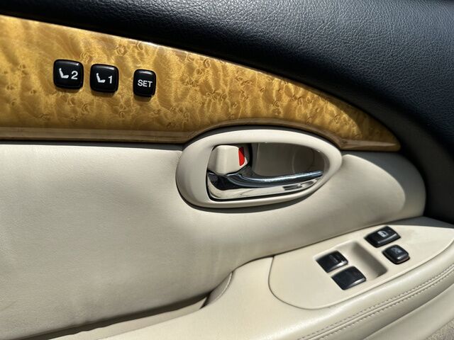 2004 Lexus SC 430 CONVERTIBLE Douglasville GA