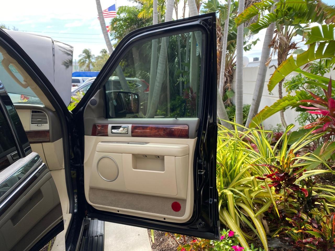 2004 Lincoln Navigator LOW MILES 67,511 SUNROOF Pompano Beach FL
