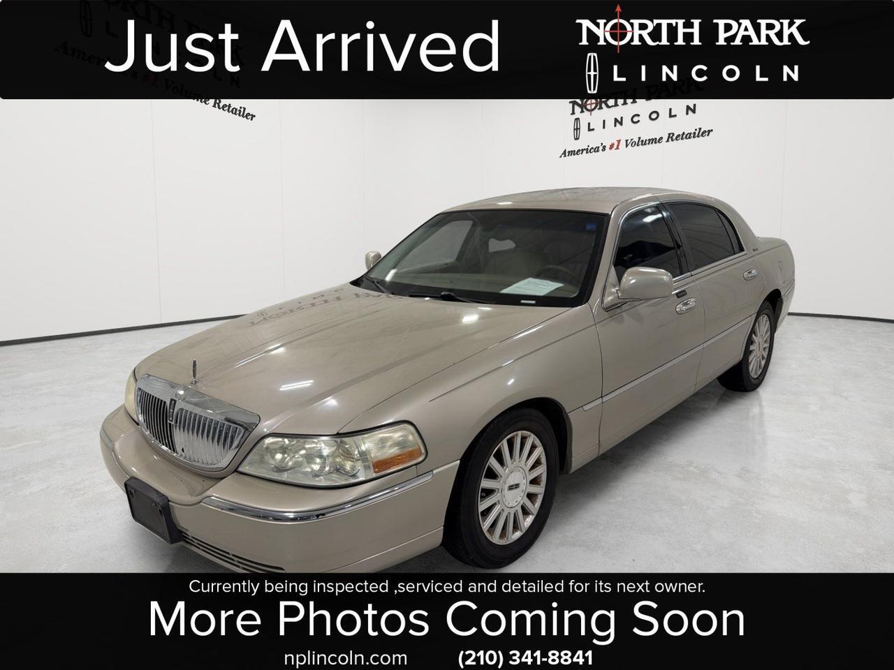 2004 Lincoln Town Car Signature