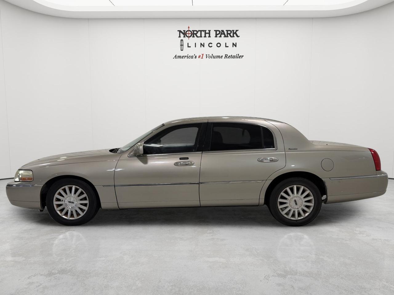 2004 Lincoln Town Car Signature
