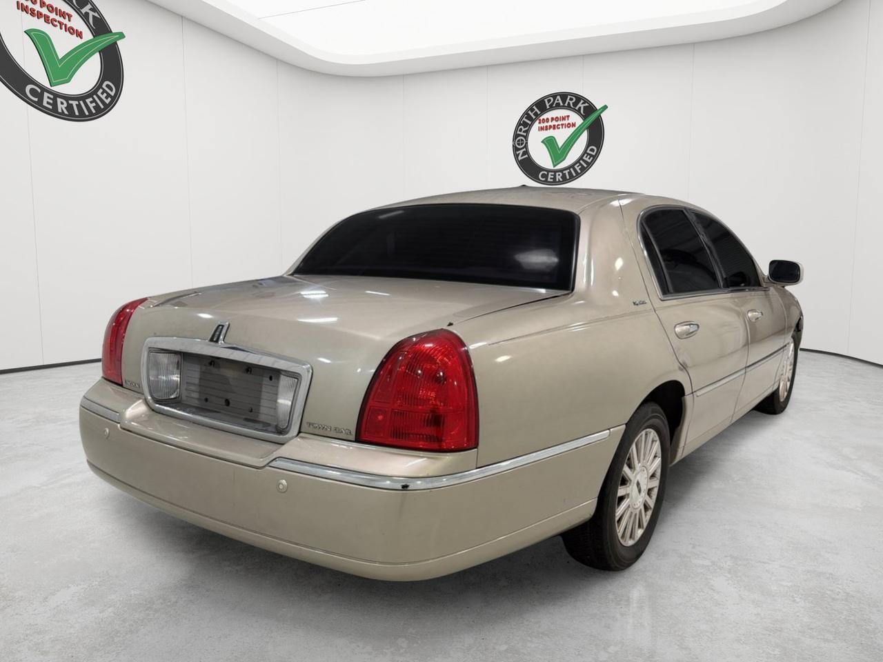 2004 Lincoln Town Car Signature San Antonio TX