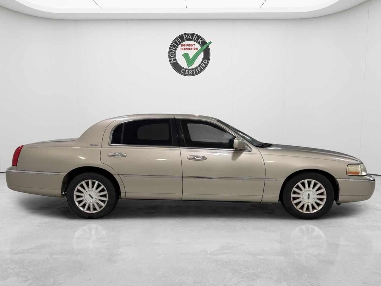 2004 Lincoln Town Car Signature San Antonio TX