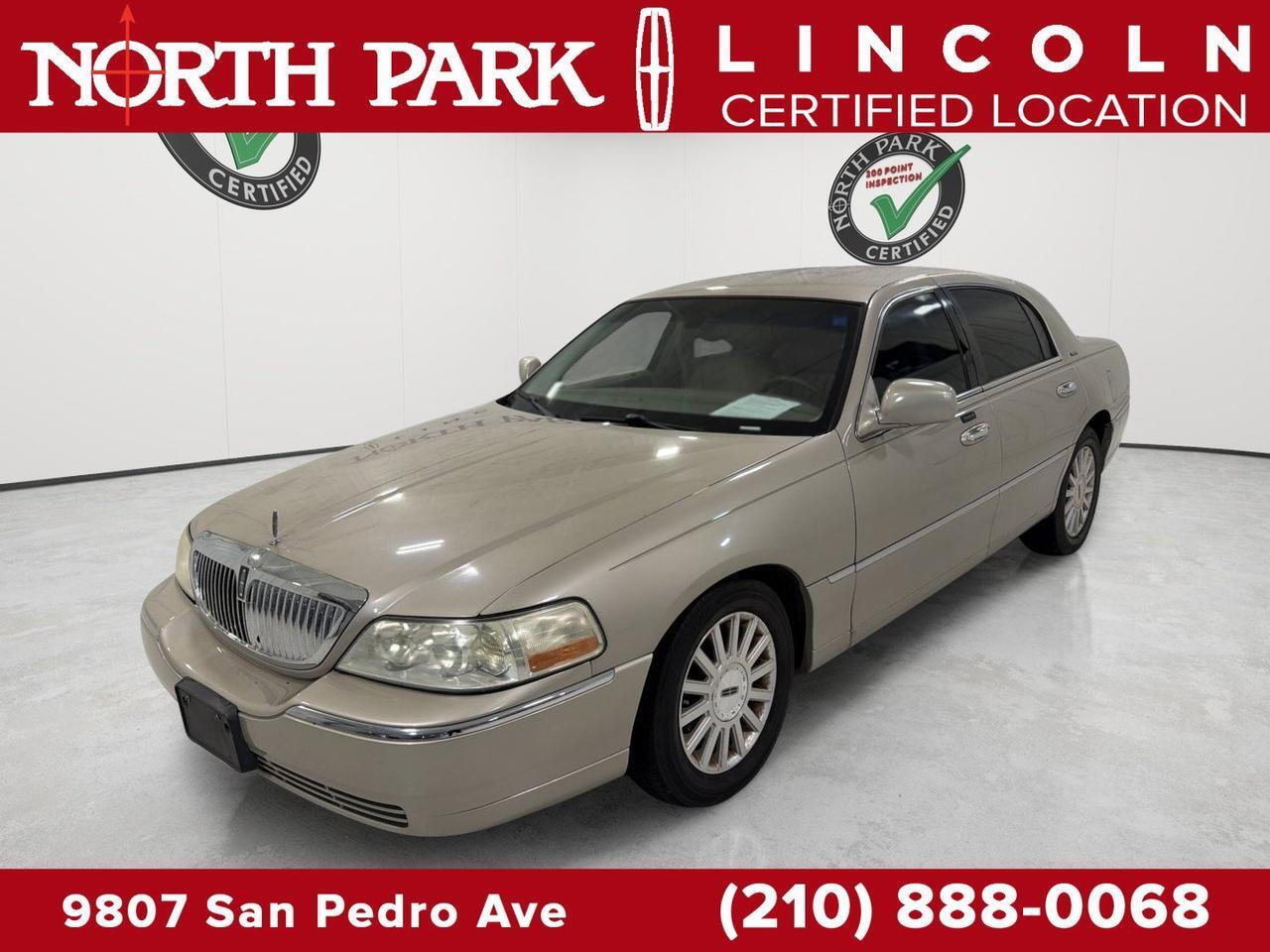 2004 Lincoln Town Car Signature