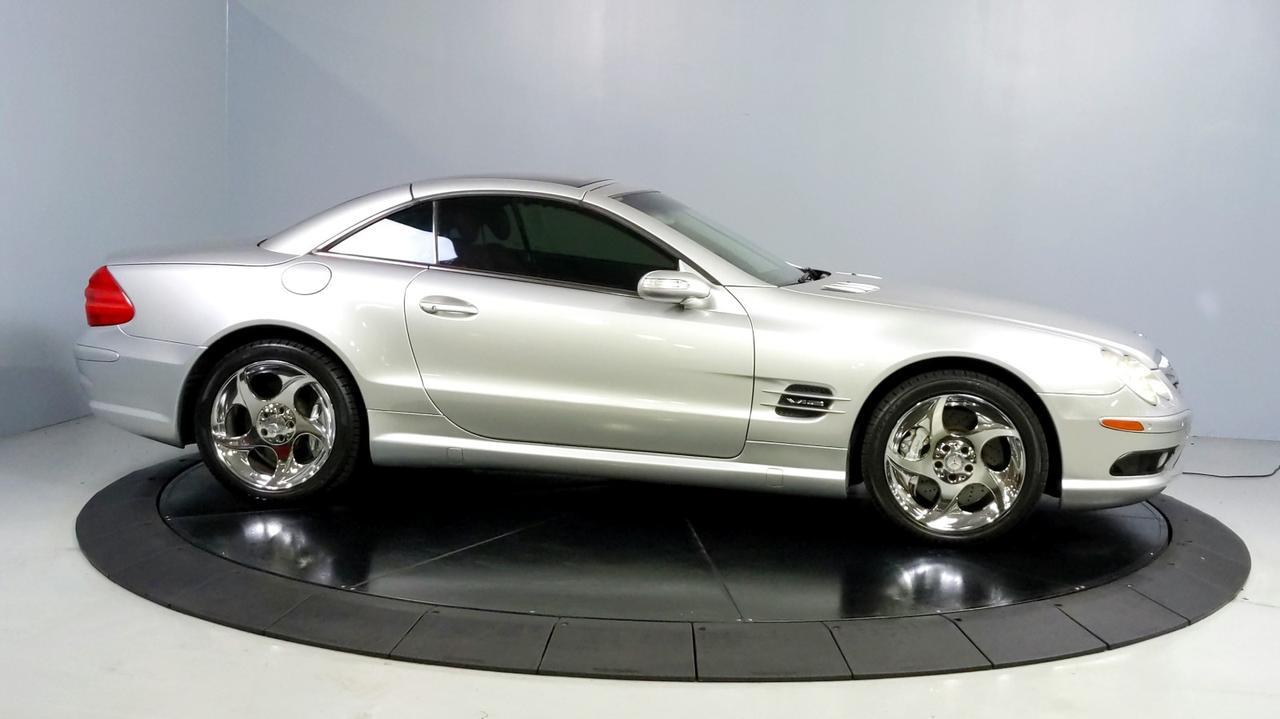 2004 Mercedes-Benz Sl600~ Incredible Miles Fully Serviced ~Carfax Certified St. Charles  IL