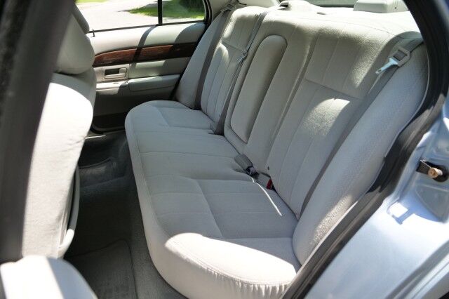 2004 Mercury Grand Marquis GS / 4.6L V8 / Cruise Control / Adjustable Pedals! High Point NC