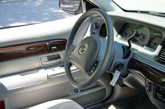 2004 Mercury Grand Marquis GS / 4.6L V8 / Cruise Control / Adjustable Pedals! High Point NC