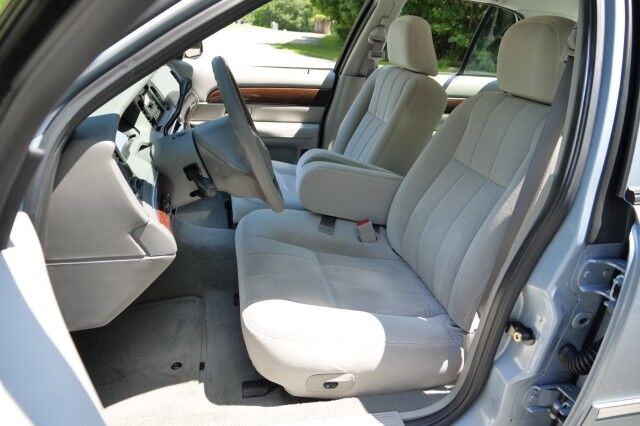 2004 Mercury Grand Marquis GS / 4.6L V8 / Cruise Control / Adjustable Pedals! High Point NC