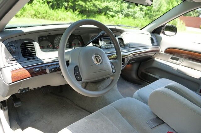 2004 Mercury Grand Marquis GS / 4.6L V8 / Cruise Control / Adjustable Pedals! High Point NC