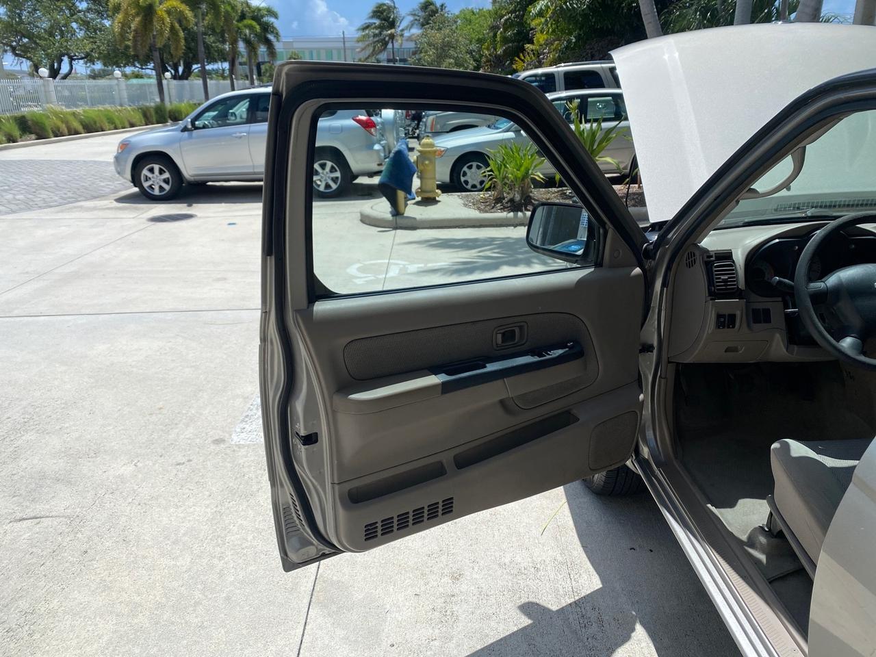 2004 Nissan Frontier 2WD XE LOW MILES 70,694 Pompano Beach FL