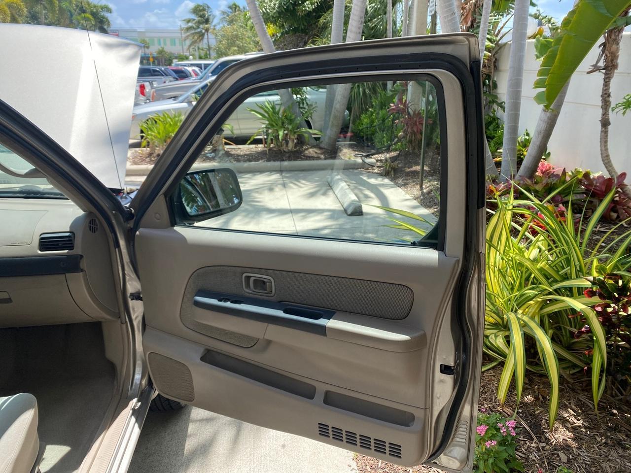 2004 Nissan Frontier 2WD XE LOW MILES 70,694 Pompano Beach FL