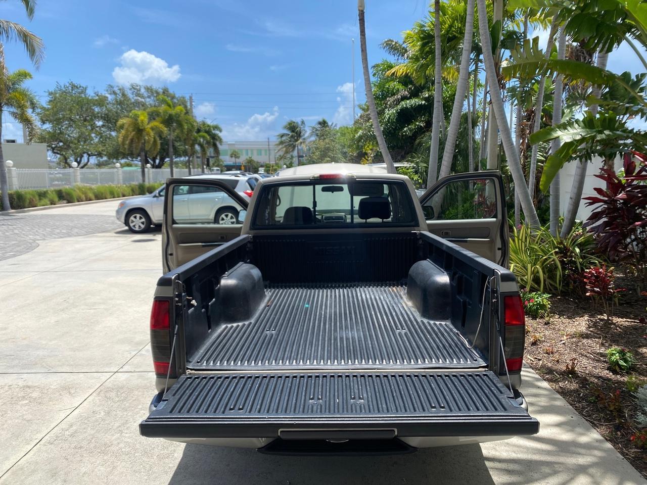 2004 Nissan Frontier 2WD XE LOW MILES 70,694 Pompano Beach FL