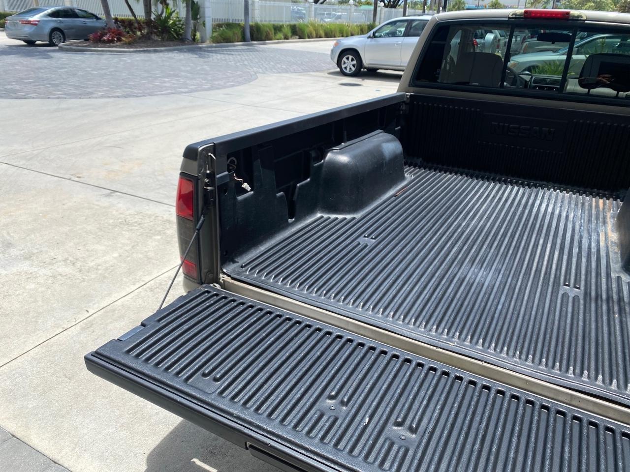 2004 Nissan Frontier 2WD XE LOW MILES 70,694 Pompano Beach FL