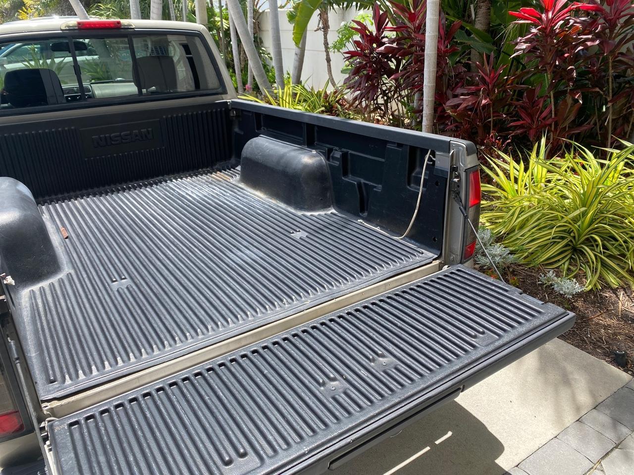 2004 Nissan Frontier 2WD XE LOW MILES 70,694 Pompano Beach FL