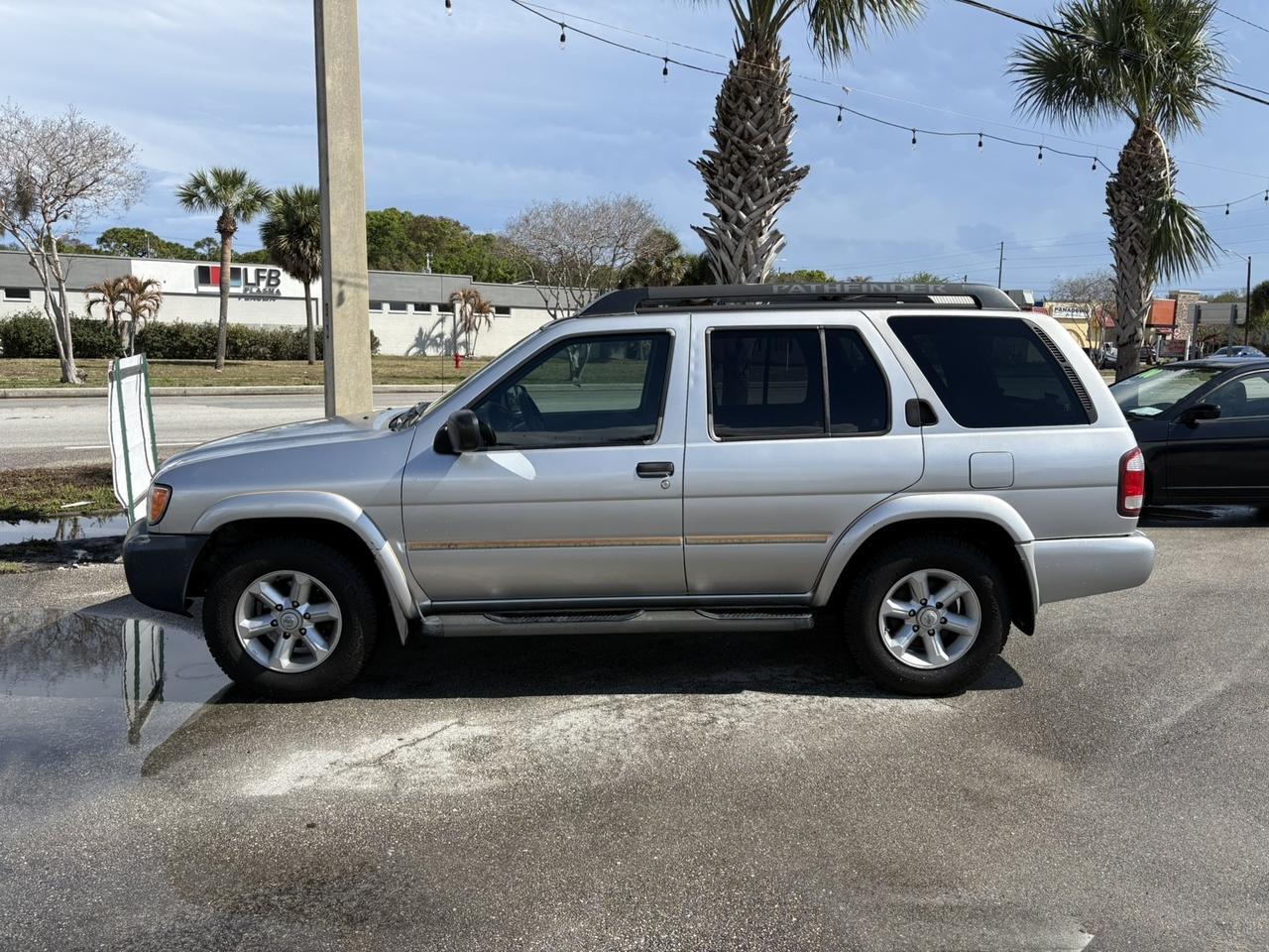 2004 Nissan Pathfinder SE