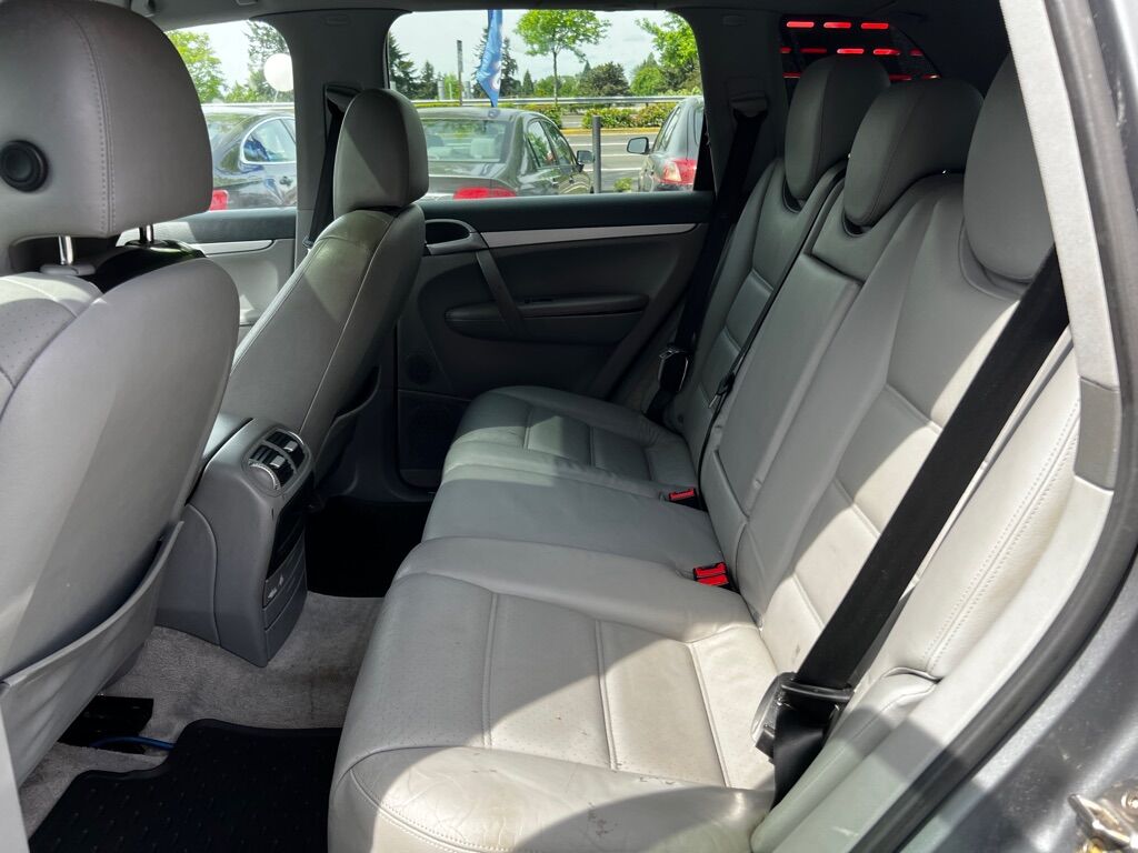 2004 PORSCHE CAYENNE S Des Moines WA