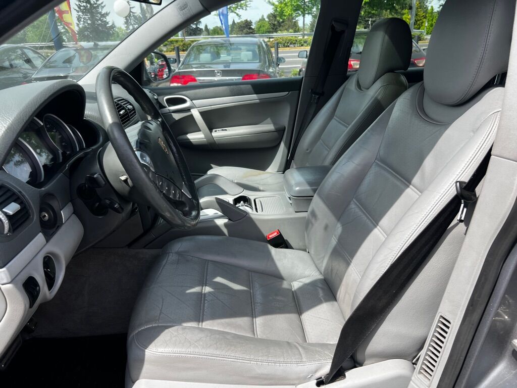 2004 PORSCHE CAYENNE S Des Moines WA