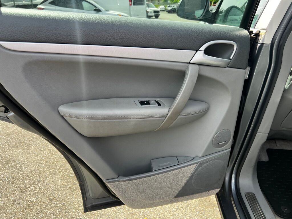 2004 PORSCHE CAYENNE S Des Moines WA