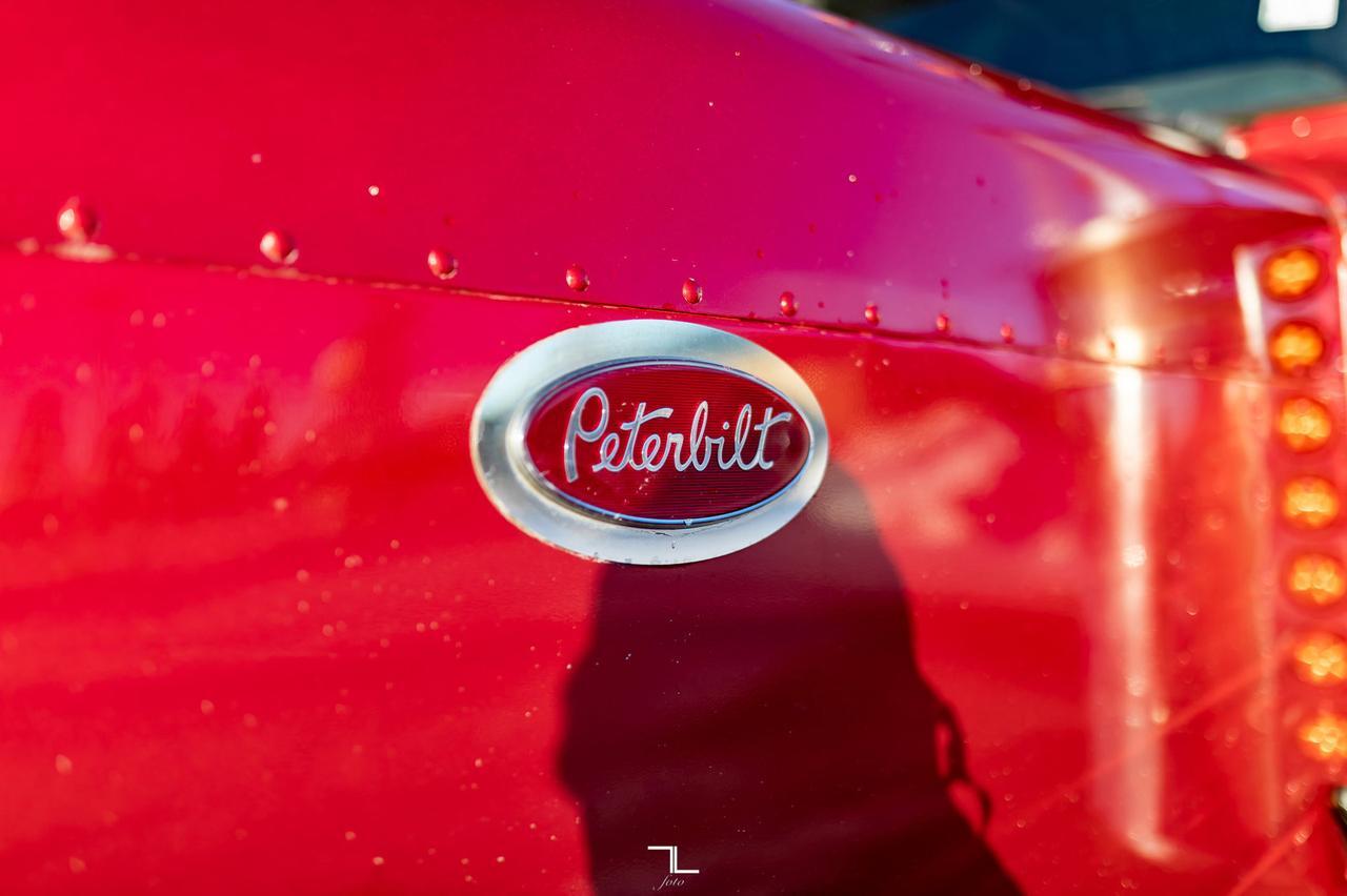 2004 Peterbilt 379 Longnose Tractor Sleeper Canadian Classic Red Deer AB