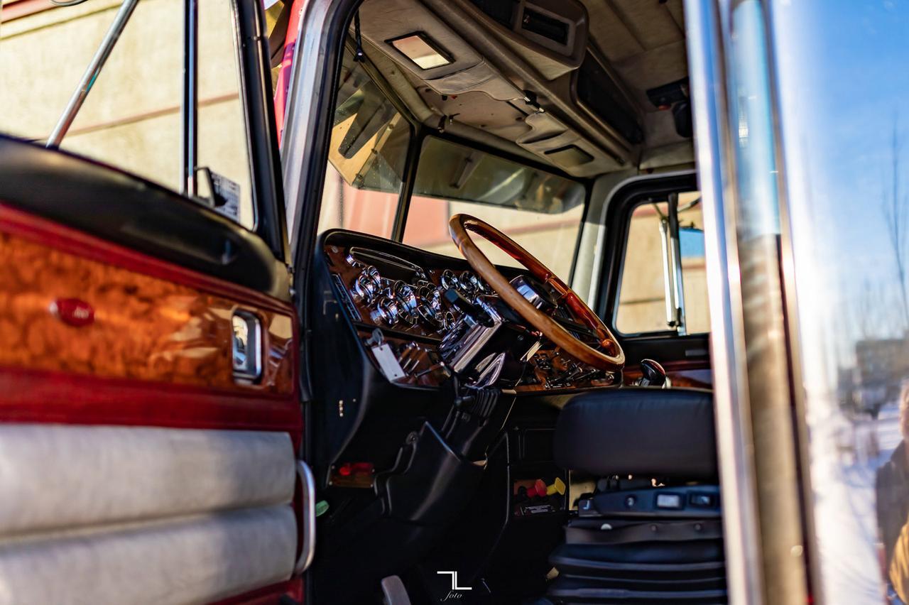 2004 Peterbilt 379 Longnose Tractor Sleeper Canadian Classic Red Deer AB