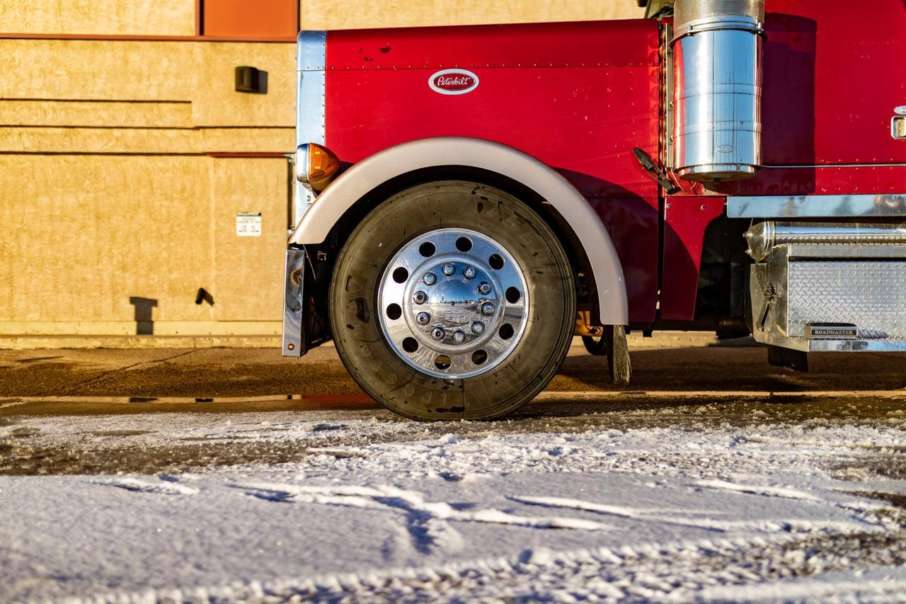 2004 Peterbilt 379 Longnose Tractor Sleeper Canadian Classic Red Deer AB