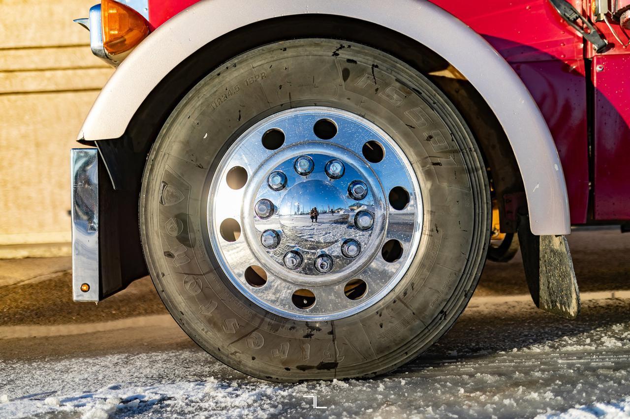 2004 Peterbilt 379 Longnose Tractor Sleeper Canadian Classic Red Deer AB