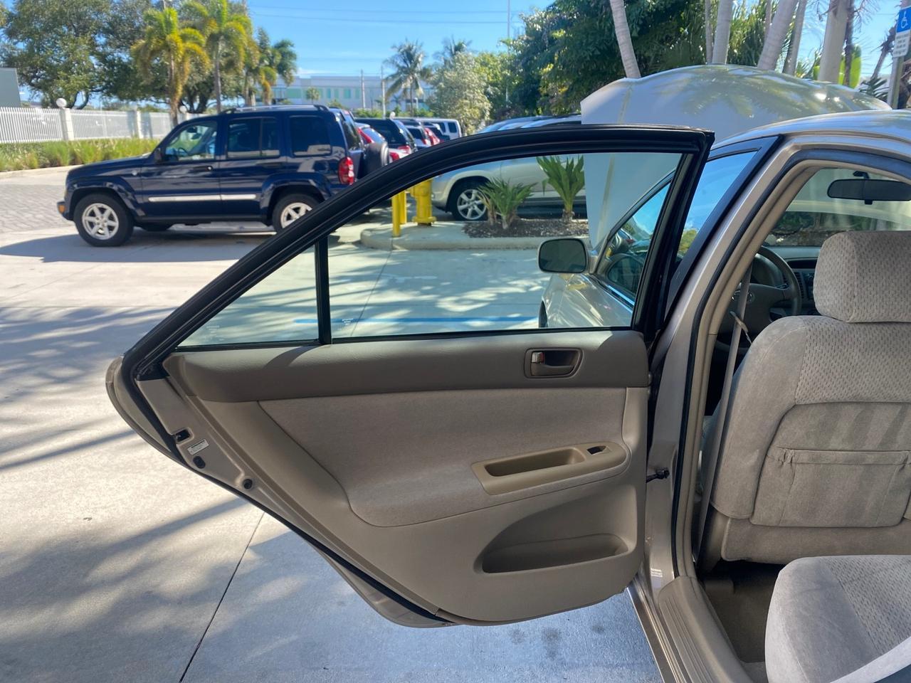 2004 Toyota Camry LE LOW MILES 25,414 ACTUAL Pompano Beach FL