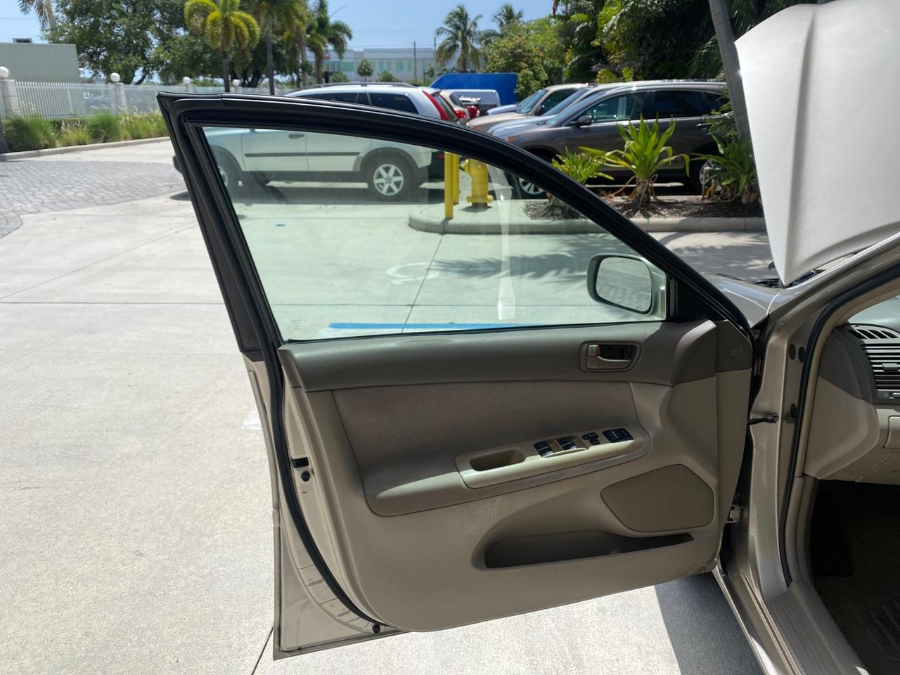 2004 Toyota Camry LE LOW MILES 58,925 1 OWNER Pompano Beach FL