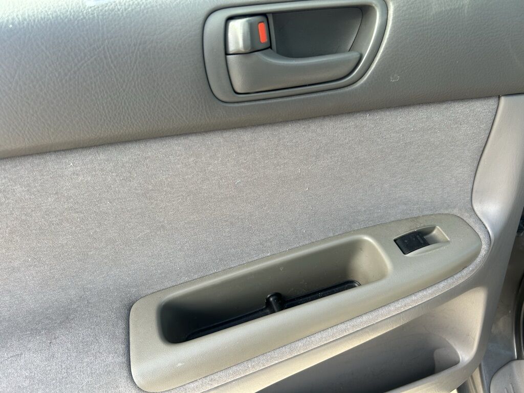 2004 Toyota Camry STD Crestwood KY