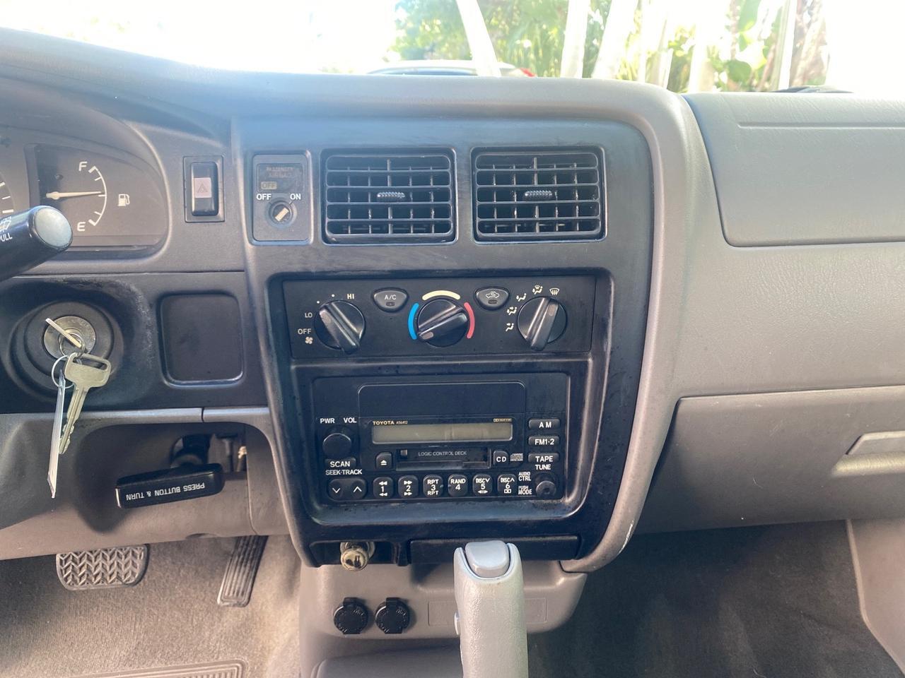 2004 Toyota Tacoma 1 OWNER AUTO AC LIKE NEW Pompano Beach FL