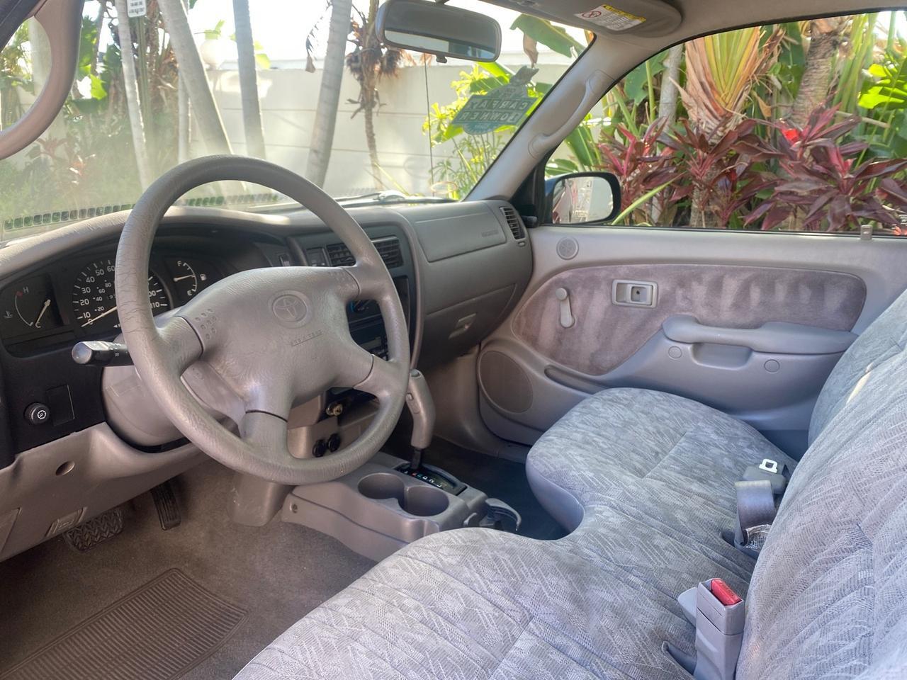 2004 Toyota Tacoma 1 OWNER AUTO AC LIKE NEW Pompano Beach FL