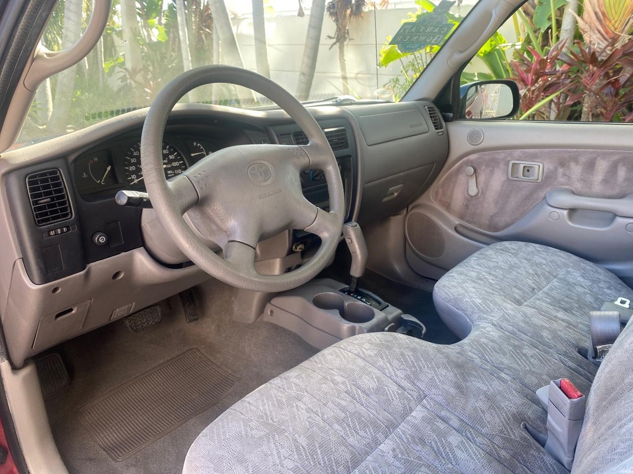 2004 Toyota Tacoma 1 OWNER AUTO AC LIKE NEW Pompano Beach FL