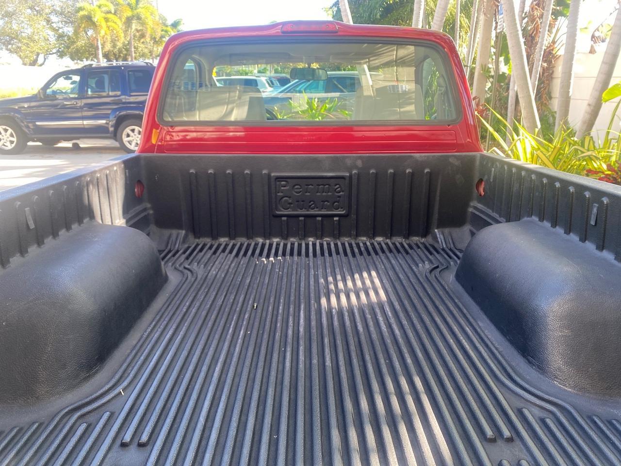 2004 Toyota Tacoma 1 OWNER AUTO AC LIKE NEW Pompano Beach FL