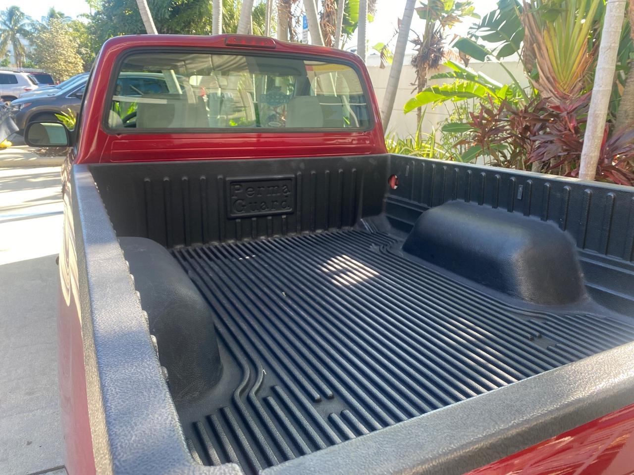 2004 Toyota Tacoma 1 OWNER AUTO AC LIKE NEW Pompano Beach FL