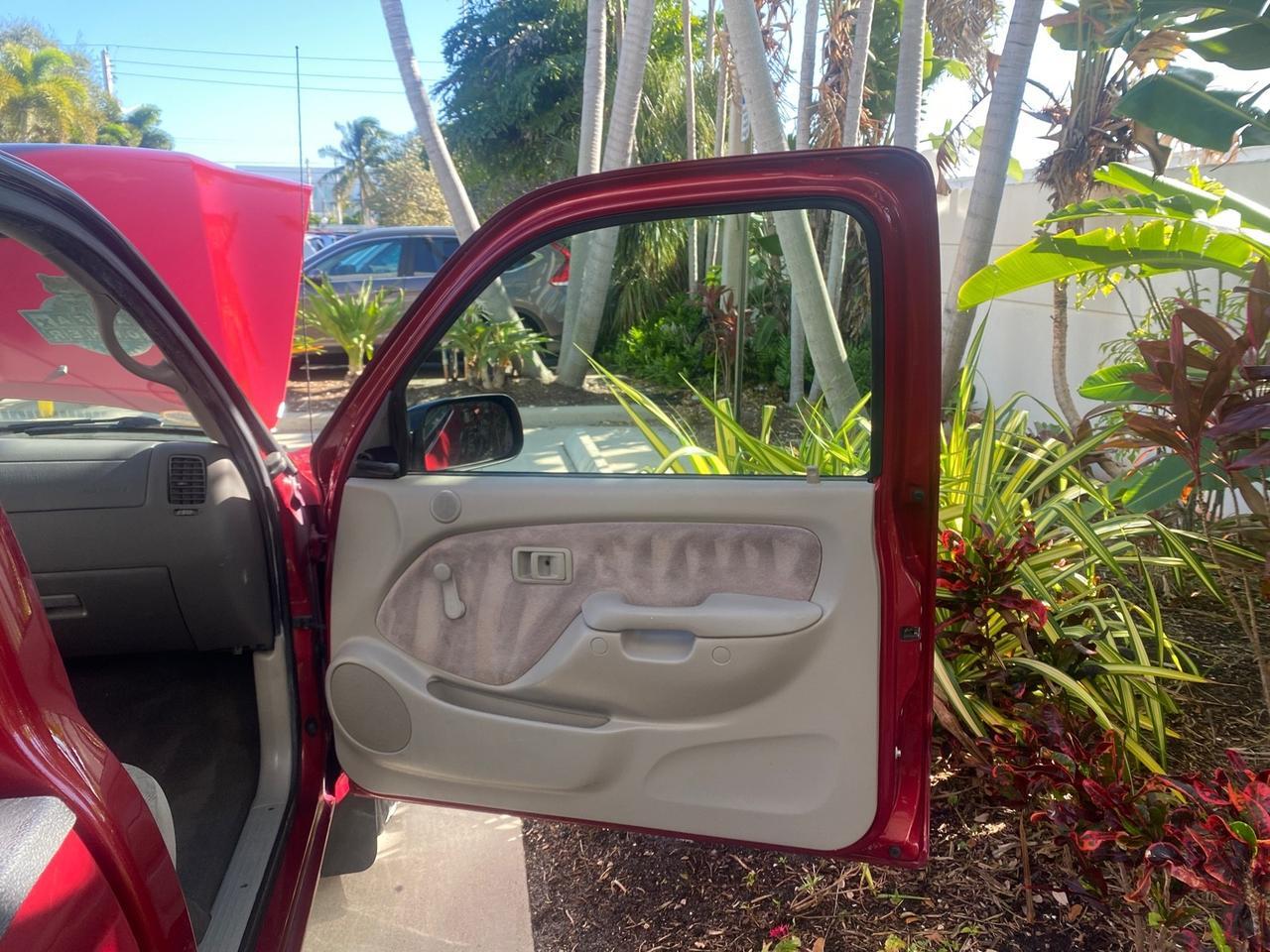 2004 Toyota Tacoma 1 OWNER AUTO AC LIKE NEW Pompano Beach FL