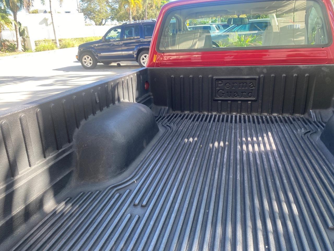 2004 Toyota Tacoma 1 OWNER AUTO AC LIKE NEW Pompano Beach FL