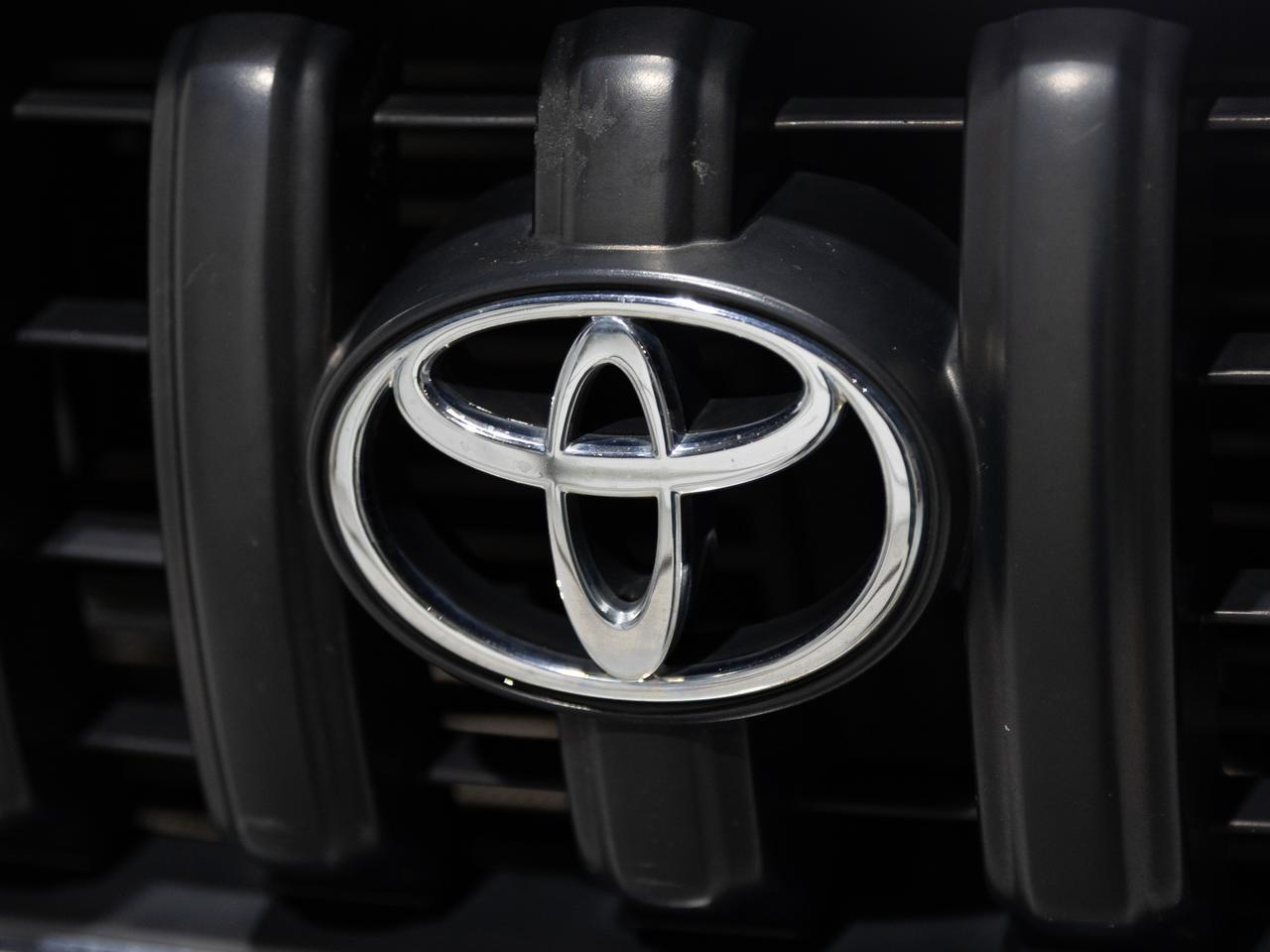 2004 Toyota Tacoma PreRunner Club Cab Cranberry PA