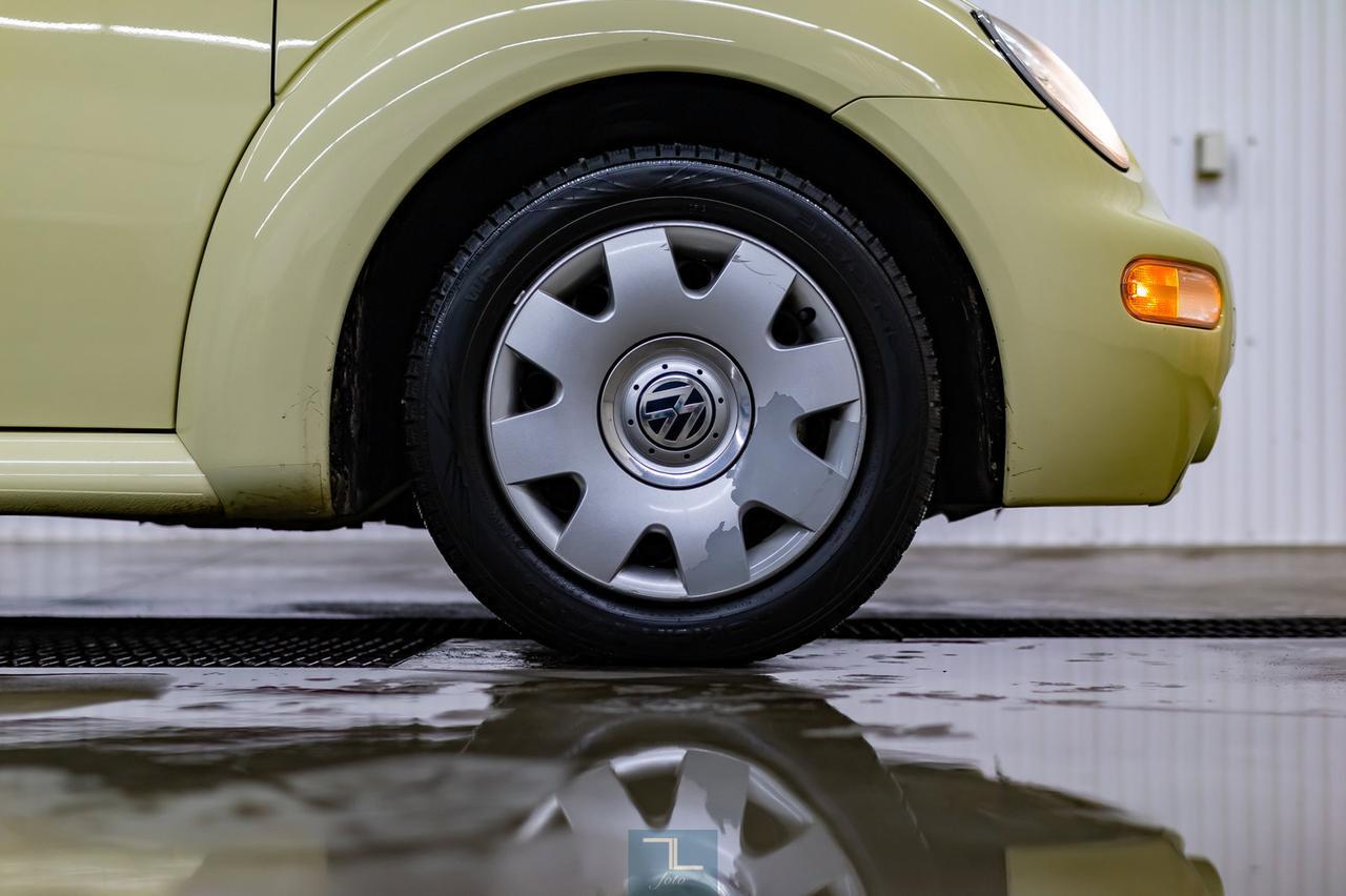 2004 Volkswagen Beetle GLS Convertible Leather Red Deer AB