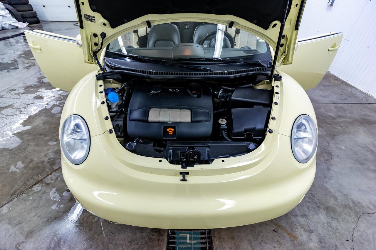 2004 Volkswagen Beetle GLS Convertible Leather Red Deer AB