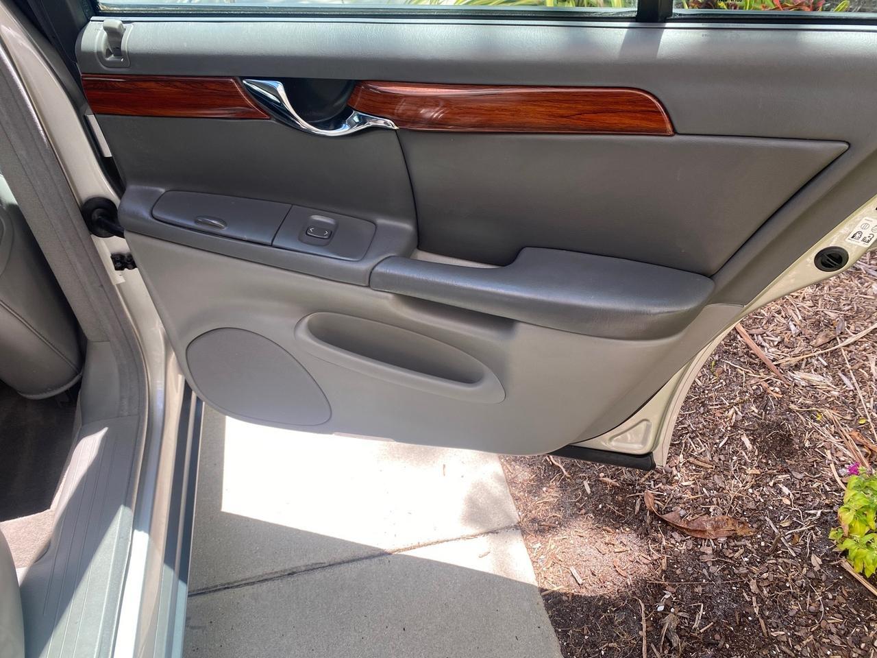 2005 Cadillac DeVille LOW MILES 36,797 Pompano Beach FL
