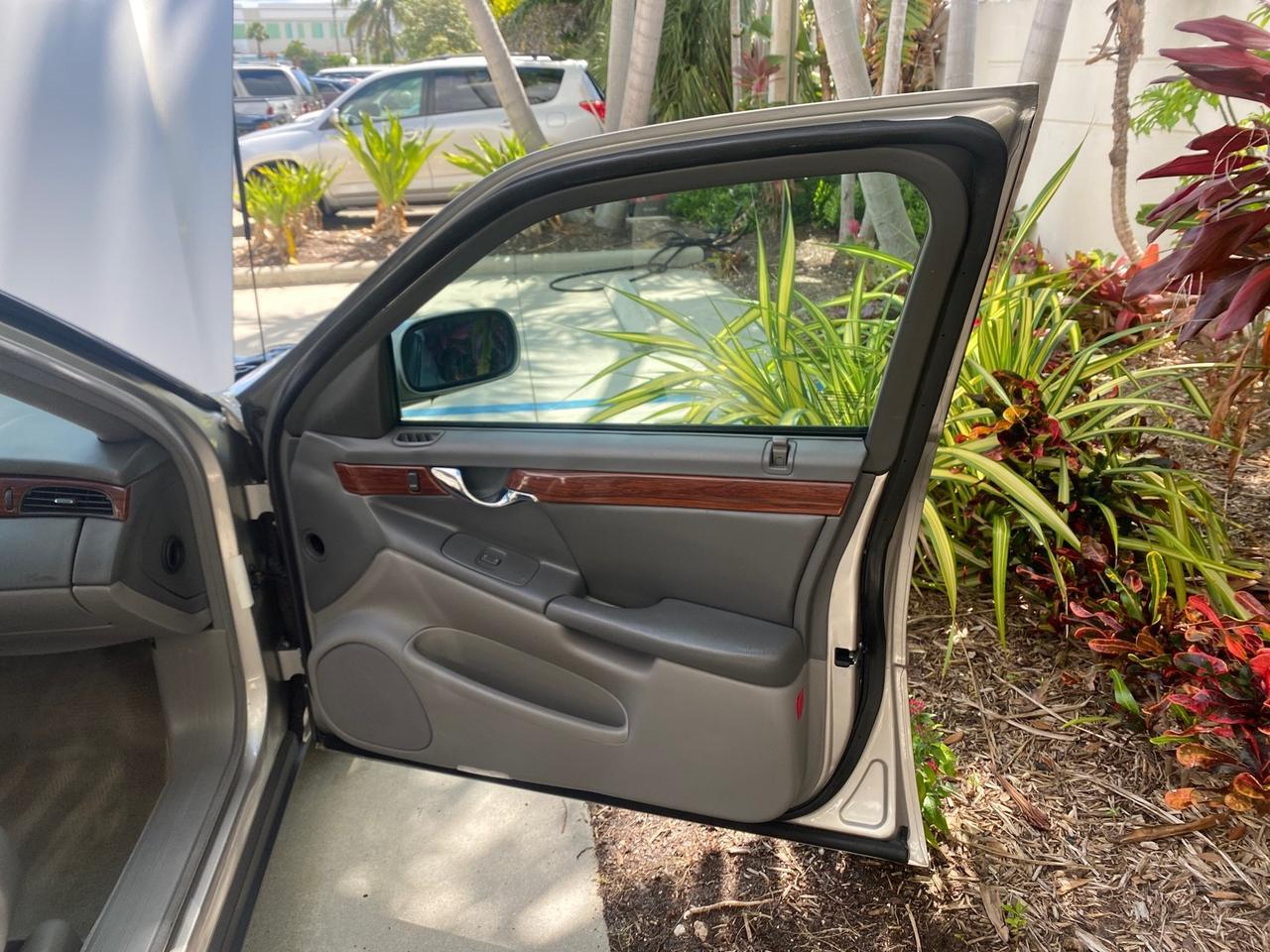 2005 Cadillac DeVille LOW MILES 36,797 Pompano Beach FL