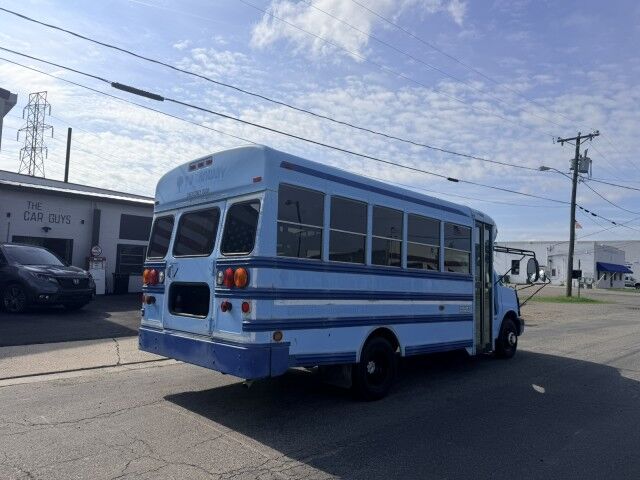 2005 Chevrolet 3500 Bus C7N