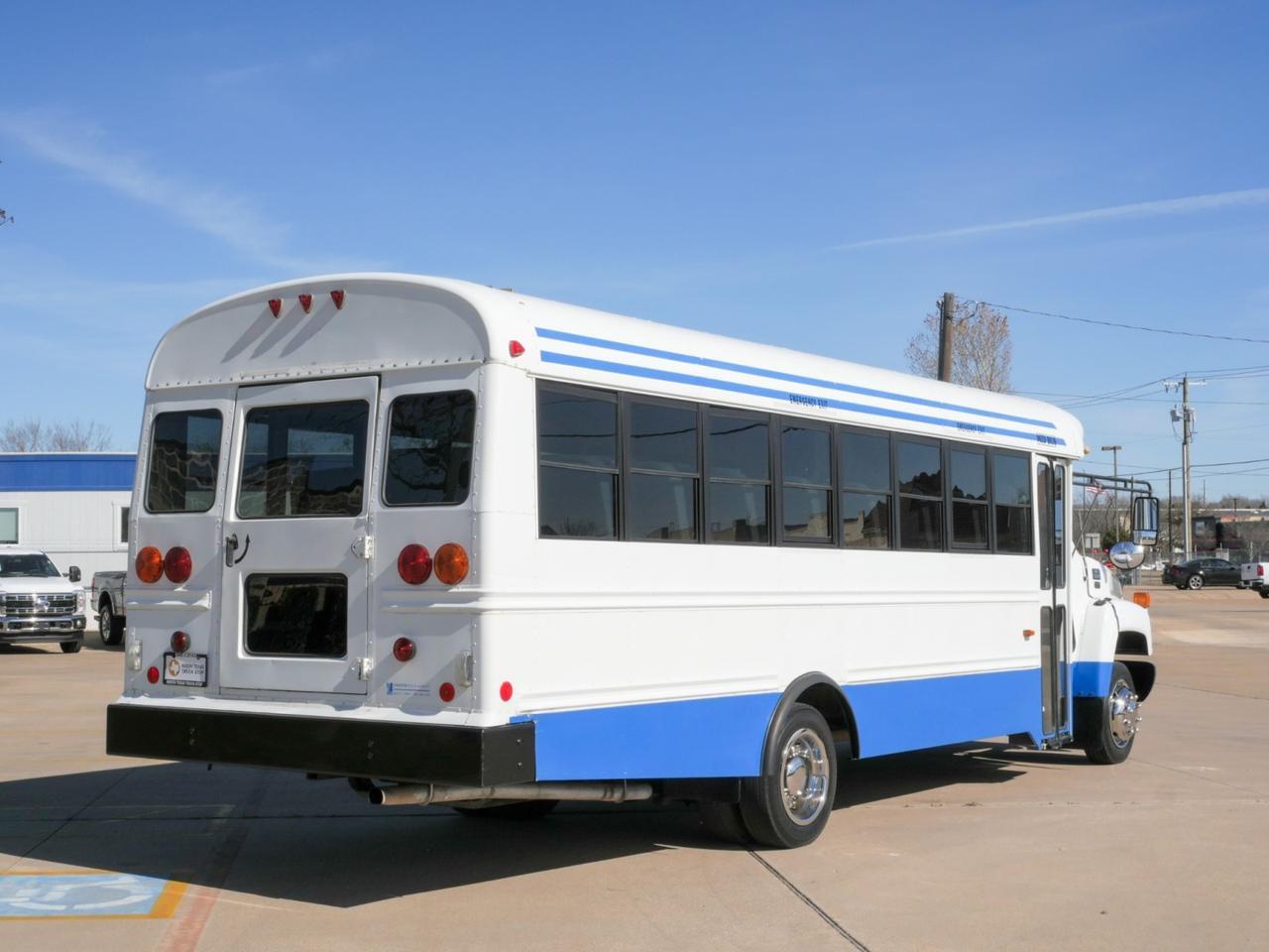 2005 Chevrolet C5500 Mid Bus Guide DW Duramax Diesel Mansfield TX