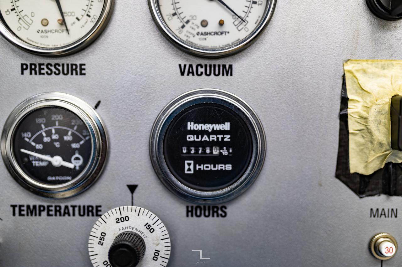 2005 Chevrolet Express 3500 Extended Cargo Van Carpet Cleaner Red Deer AB